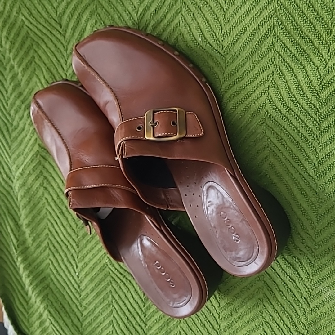 Ecc Leather Clogs